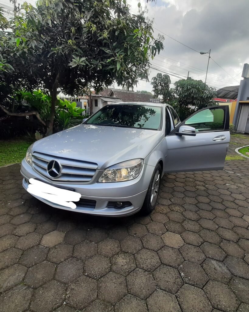 Mercedes-Benz W204 C200 CGI Classic